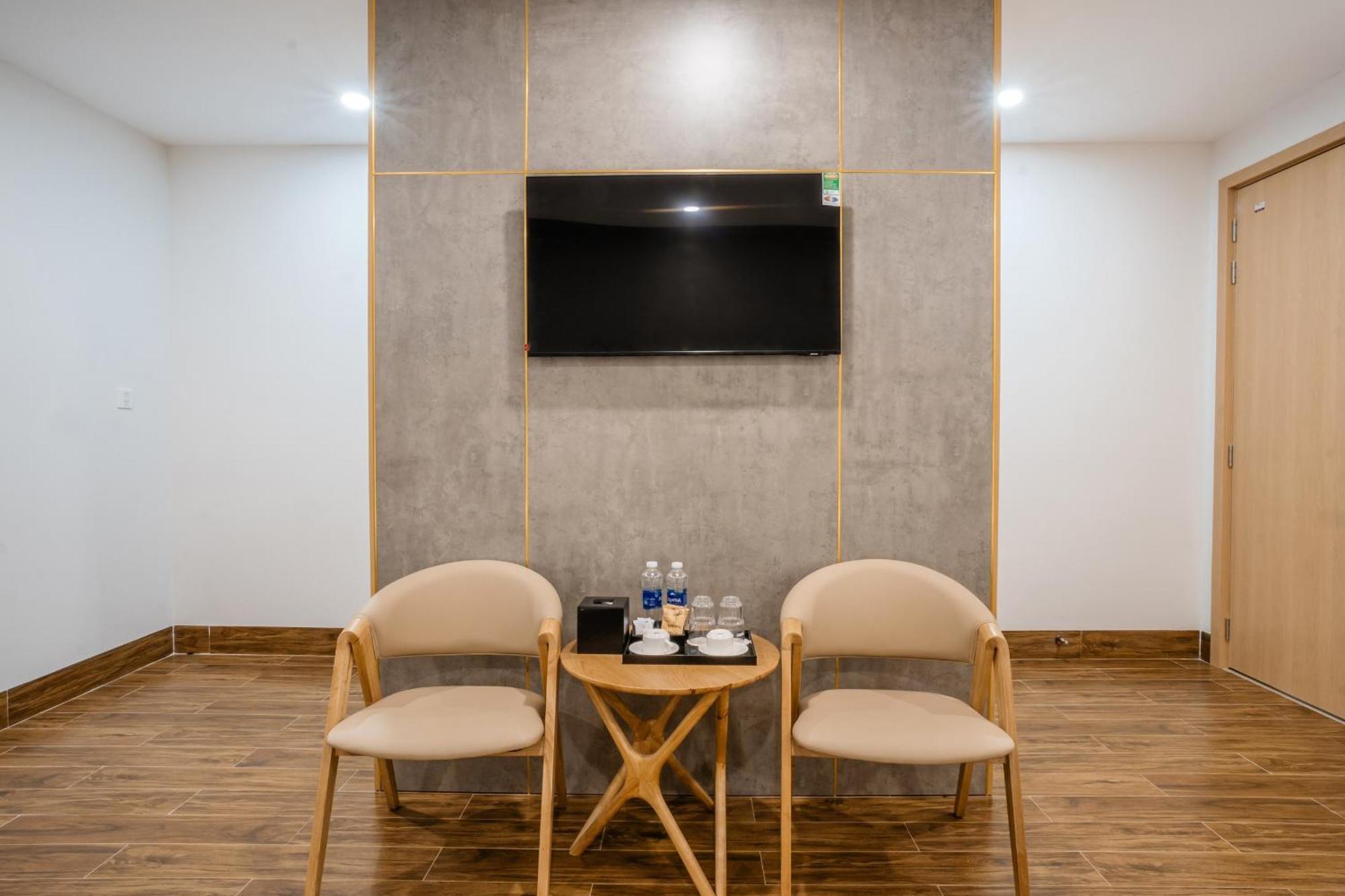 Diora Hotel Pleiku By Hos ภายนอก รูปภาพ