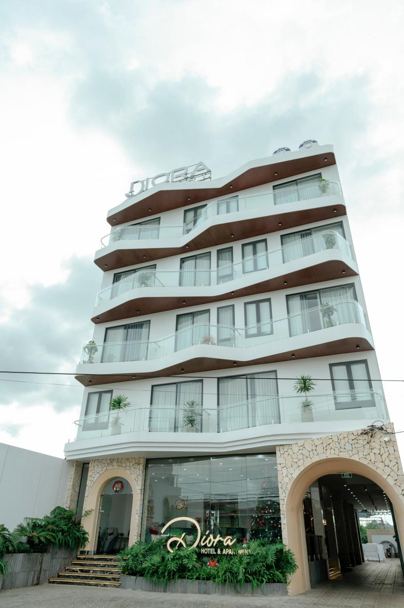Diora Hotel Pleiku By Hos ภายนอก รูปภาพ
