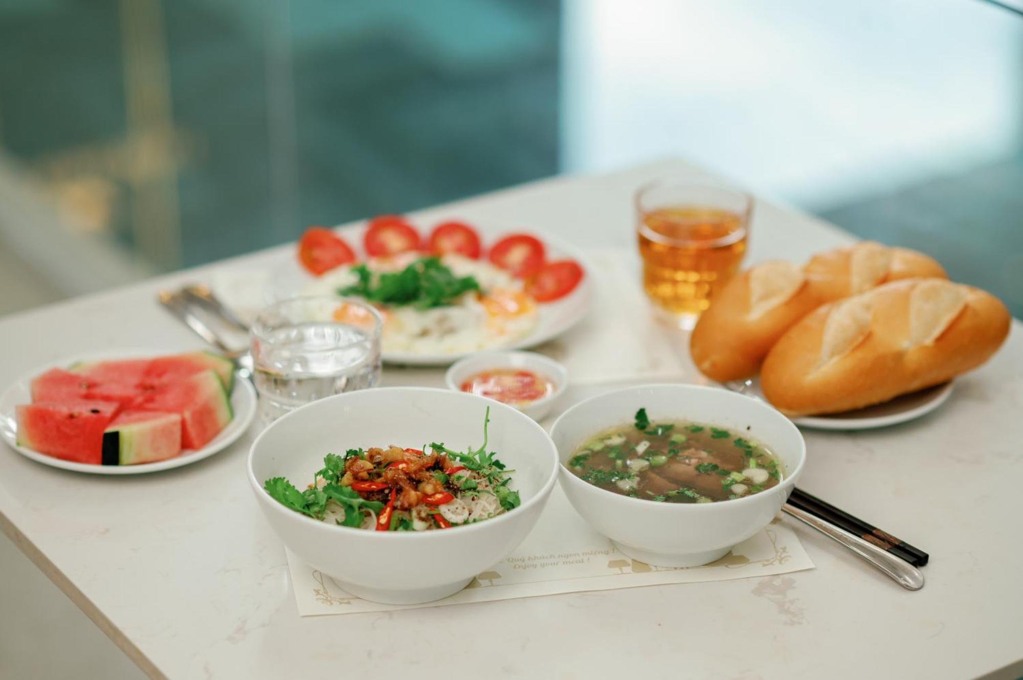 Diora Hotel Pleiku By Hos ภายนอก รูปภาพ